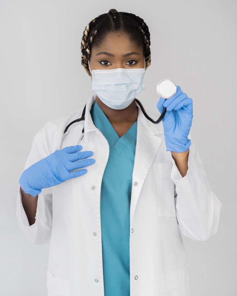 medium-shot-doctor-with-stethoscope